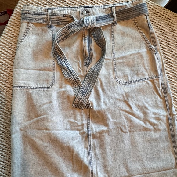 Soft Denim Pencil Skirt with belt from Gap. - Picture 6 of 15